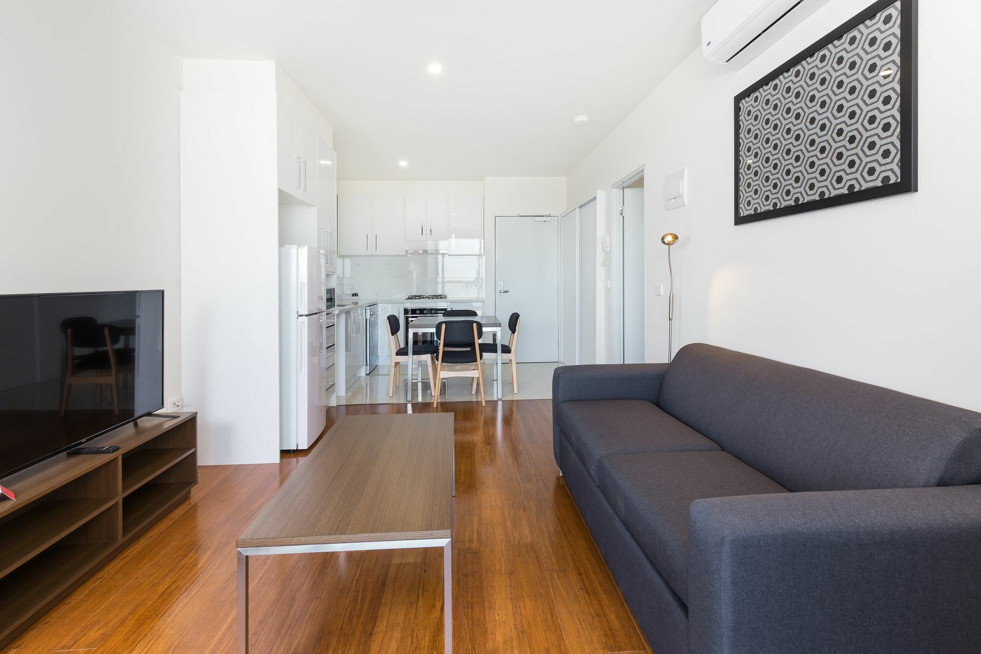 City Edge Dandenong Apartment Hotel Exterior photo